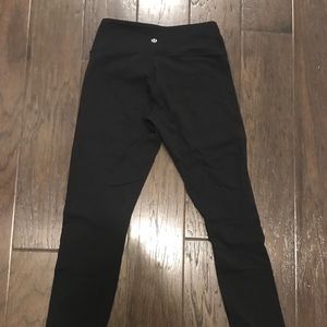 Lululemon Black full length wunder unders size 4